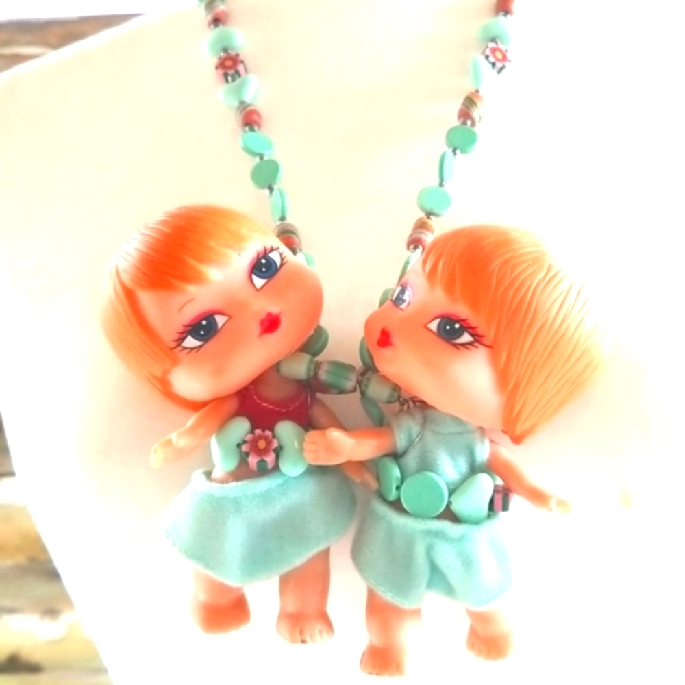 Vtg KEWPIE Dolls Twins  Eclectic Quirky Sic Kitschy Dark Creepy Babies Necklace - Picture 4 of 11